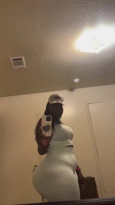 she been eating her cornbread 🤤 [blaquebeauty]