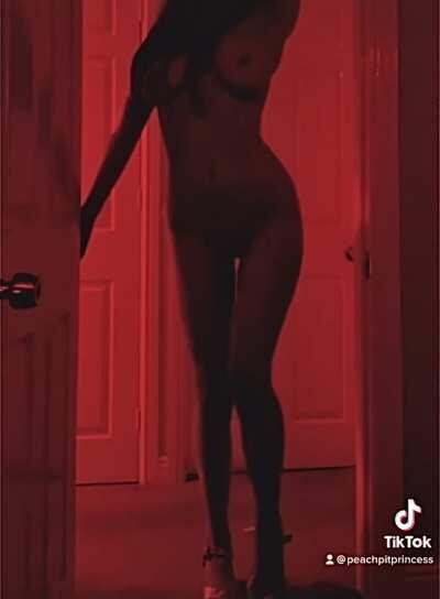 Silhouette challenge, but more nude :P ❤️