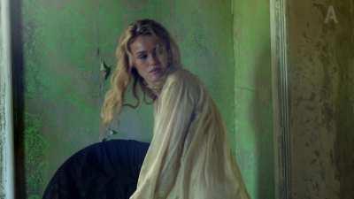 Jessica Parker Kennedy