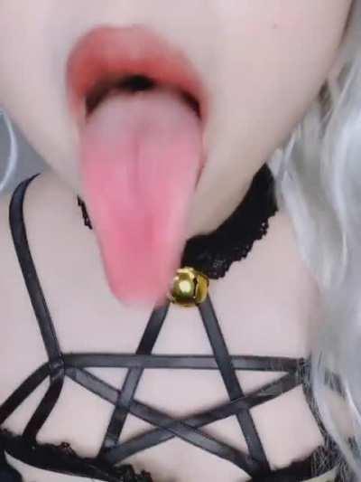 do you like my tongue? heheheh I HOPE SO
