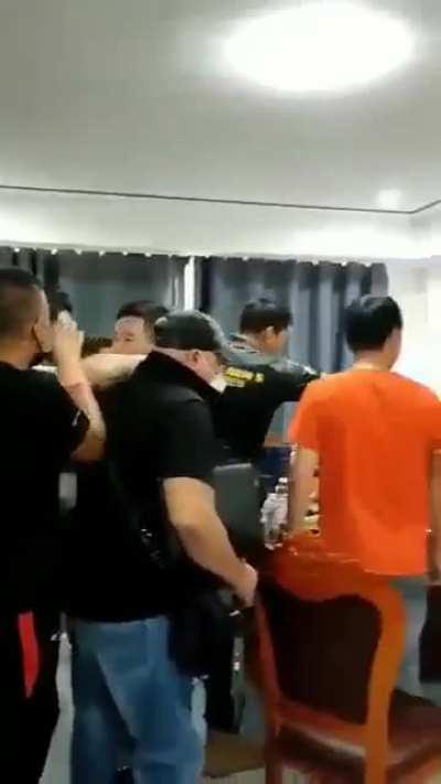 No guns! No guns! - Language barrier