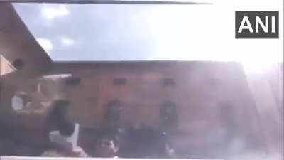 MEA to Canadian Diplomat :

Pehli fursaat me nikal