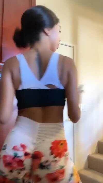 Y'all think she knows bout this sub ?