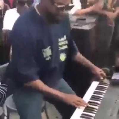 Kanye in mexico 😈😈