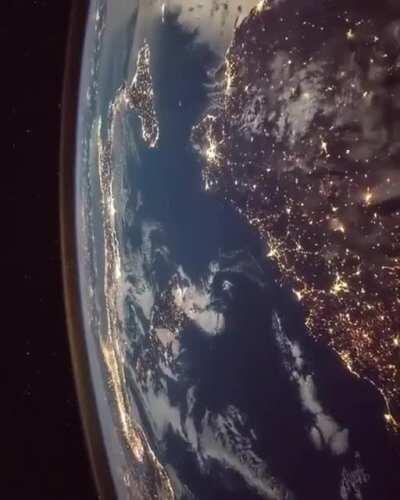 🔥 A flyby of Earth from the International Space Station