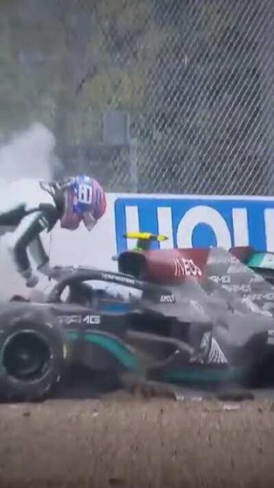 Bottas flipping George off? 😂