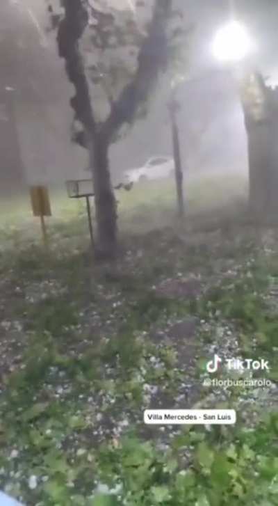 At night, tremendous severe hailstorm in Villa Mercedes, San Luis, #Argentina. Also in other parts of that province, and south of Cordoba