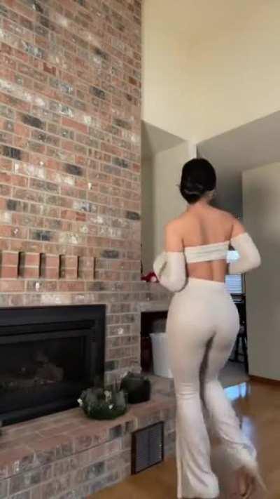 Imagine if she peeled her top off 😳😳