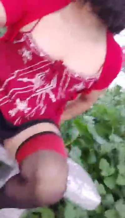 A little public dildo fun at the park. 😘