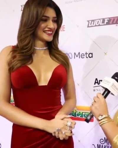 Super hot Kriti in red!