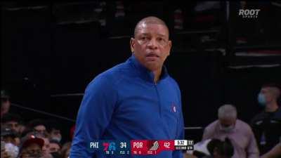 [Highlight] Chauncey doesn't agree with the out of bounds call and keeps the ball away from Niang