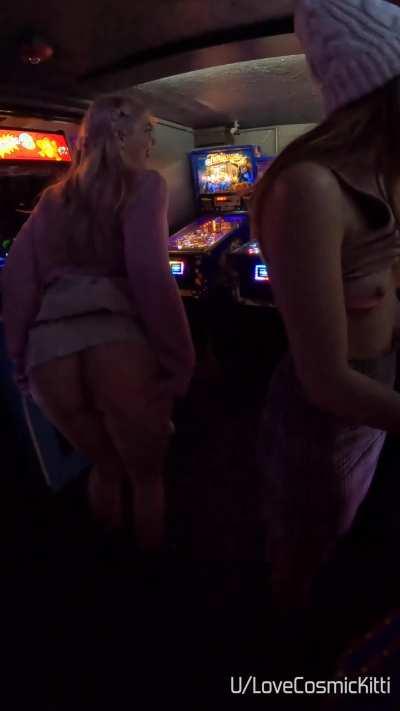 Arcades are more fun with some flashing 