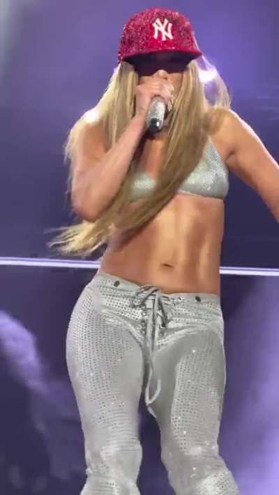 Jlo is timeless ✨️