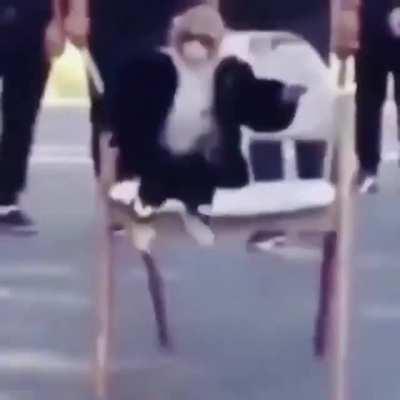 Da upvote se quiser mas a única coisa que eu quero saber é o nome da música, algum ser de coração puro poderia me ajudar?