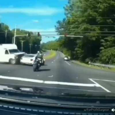 Motorcycle avoids accident