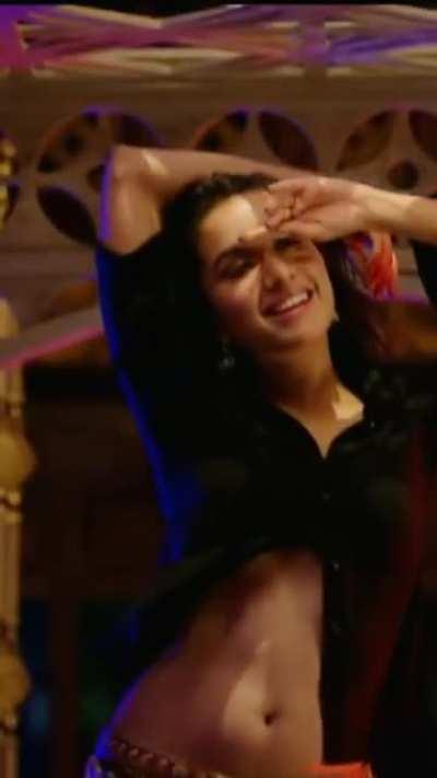 We are fortunate to witness Goddess Shraddha Kapoor and her heavenly thighs