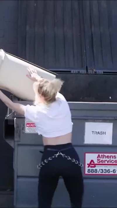 Ian Had A Breakdown Slow-Mo