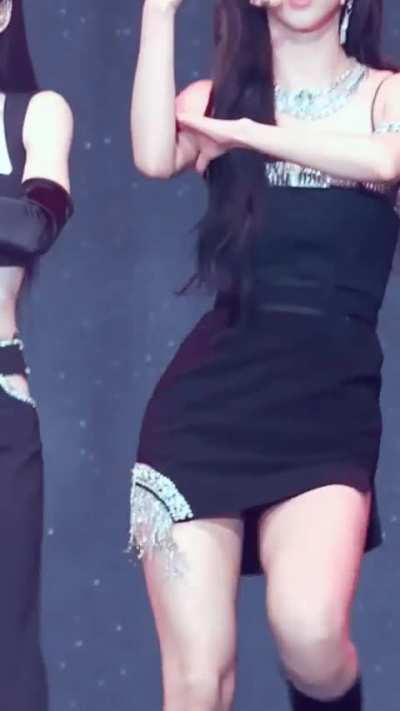 Karina’s front cheeks 🍑