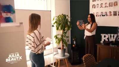 In engen Jeans beim Moderationstraining - TVNOW Doku „Von Insta zu Ninja“ .... #RIPBeautxVlogs