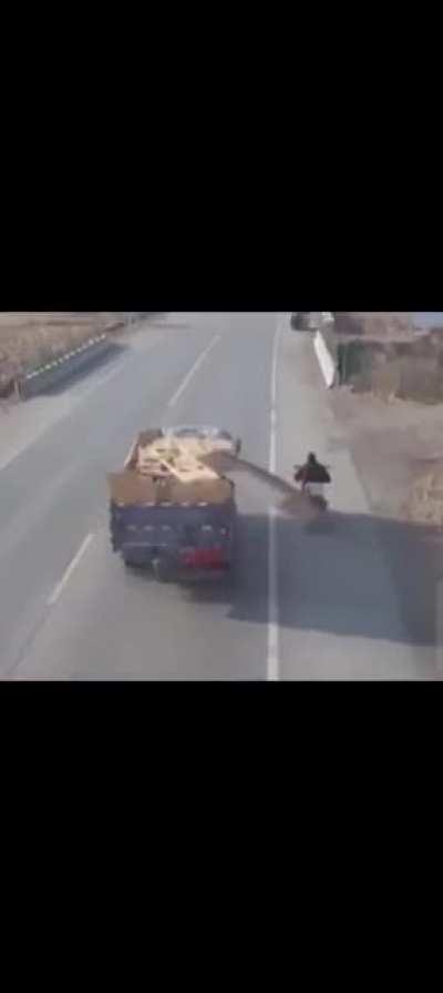 Cutting with a metal sheet