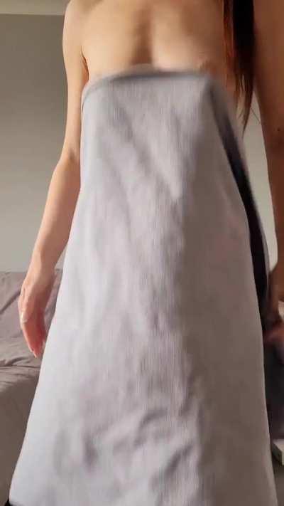 Whoops my towel slipped 🤭 