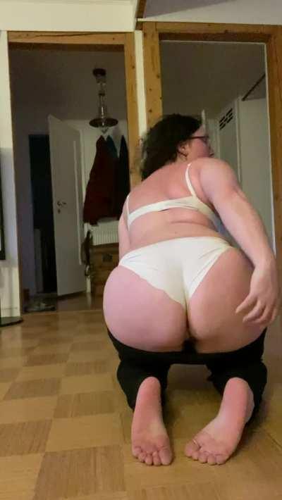 If my booty made you stop scrolling, I’ll let you slide right in