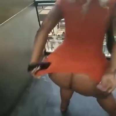 Big Booty Busty Milf Twerk in Public