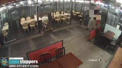 POS Maces A Couple In NYC For No Reason