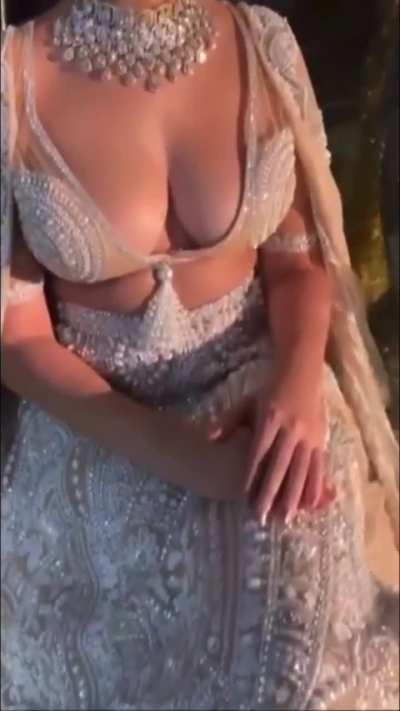 Have fun on sweetest Nora Fatehi 