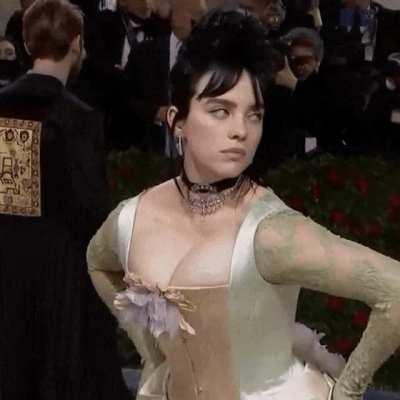 Billie Eilish and her fat white milkers