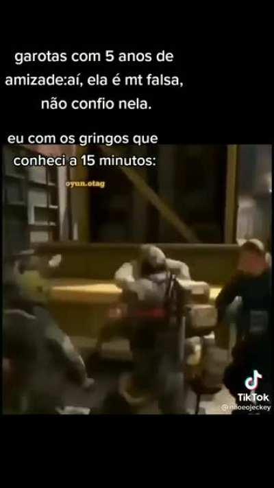 Sociável apenas em jogos o resto e pal no..