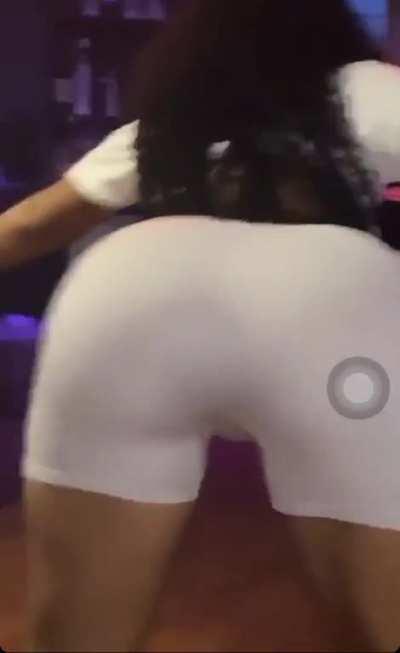 Big Booty Twerk 2/2