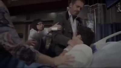 His leg hurts guys don't be mean ❤️‍🩹❤️‍🩹