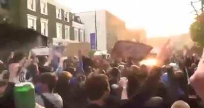 Chelsea FC fans learn that the club is withdrawn from the European Super League