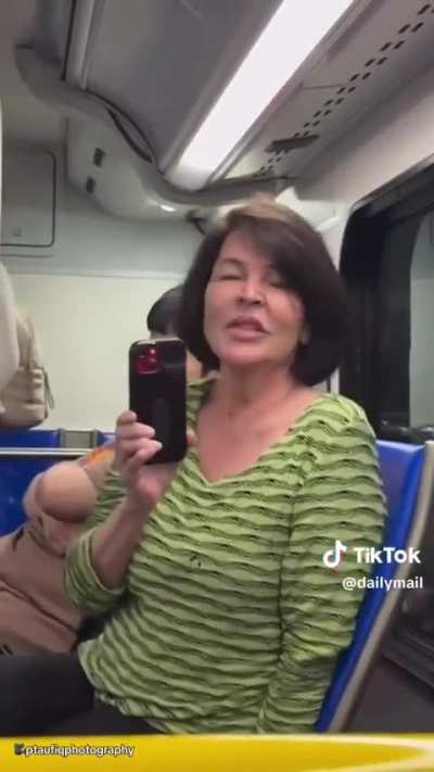 Racist Karen gets kicked off plane