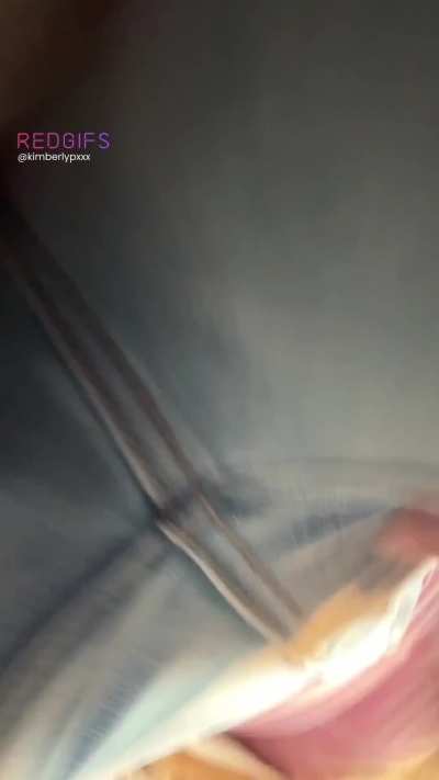 /u/kimberlypxxx - 🔊Sound on! Having an orgasm at breakfast and no one knows 😏 [gif]