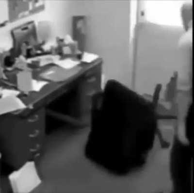 *se cae una bola roja al vacio* bana: