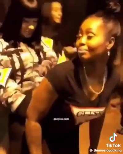 Would you let Cardi peg you? 