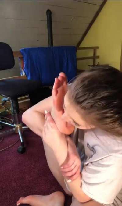 Dm me if you love teen feet! 🤤