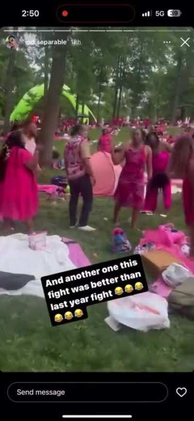 Somebody auntie out here throwing hands