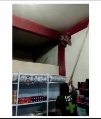 WCGW trying to rob a store.