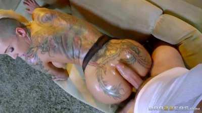 Taking that anal like a champ