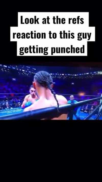 Boxing refs reaction is priceless