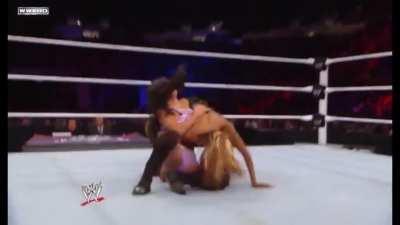 Alicia Fox Destroying Gail Kim’s Back for 22 seconds