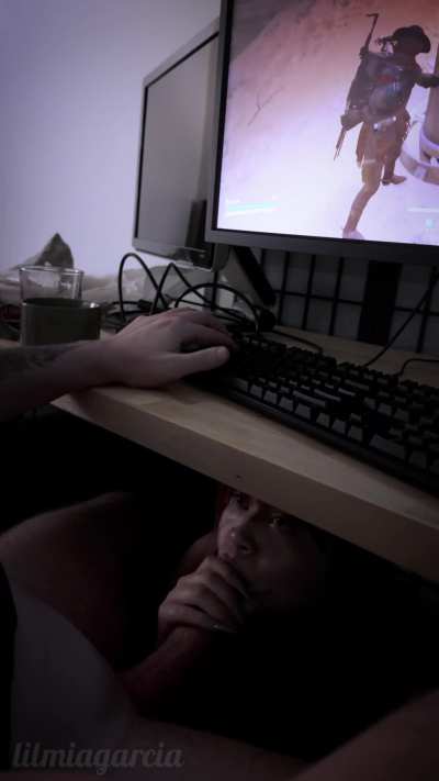 I sucked his dick like this for hours