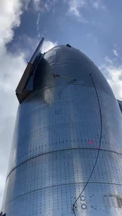 Видео с необычного ракурса позволяет оценить масштабы новой ракеты Илона Маска