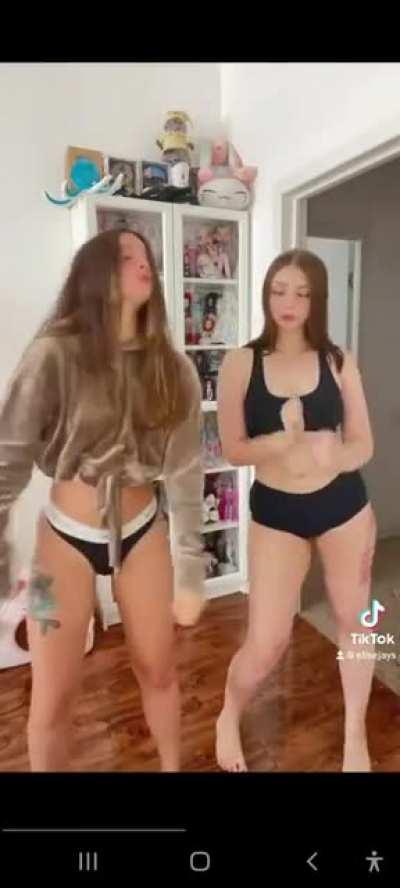 Dos nenitas hermosas