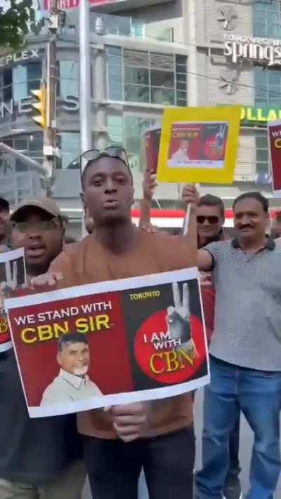 Emi jarguthundhi ra ikkada 