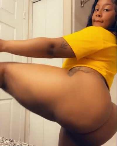 Amazing ass 🍑🍑 I’m going to upload the sex tape she got