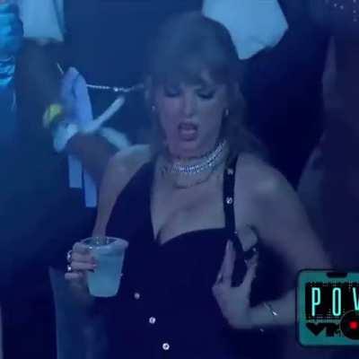 Taylor Swift dancing 